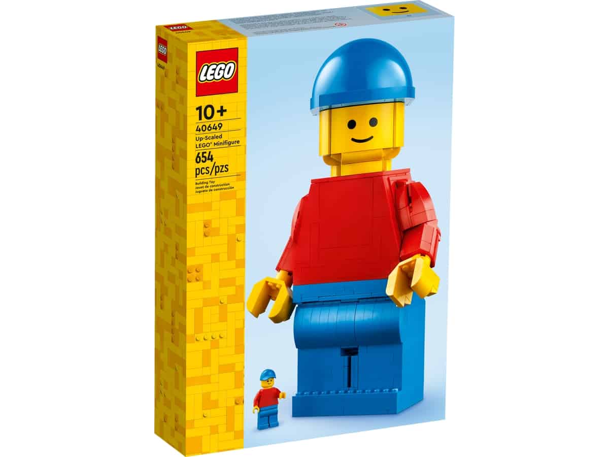 up scaled lego minifigure 40649